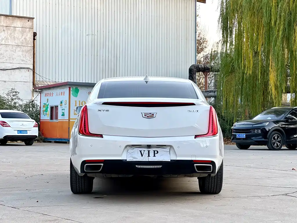 CADILLAC XTS