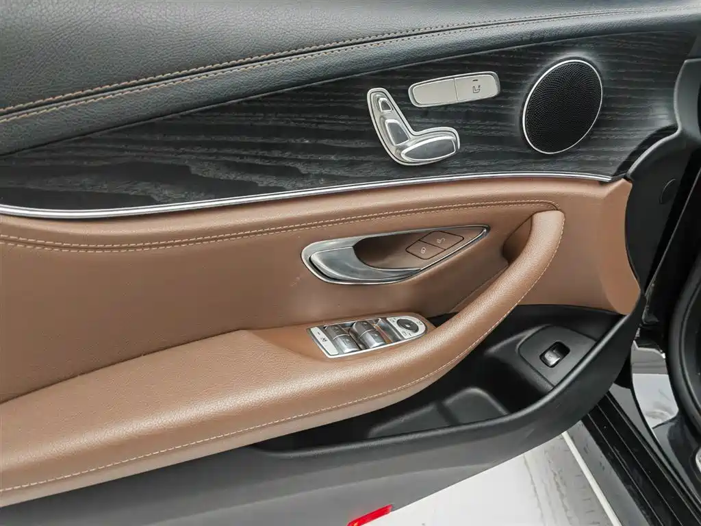 Mercedes-Benz E-Class — миниатюра 10