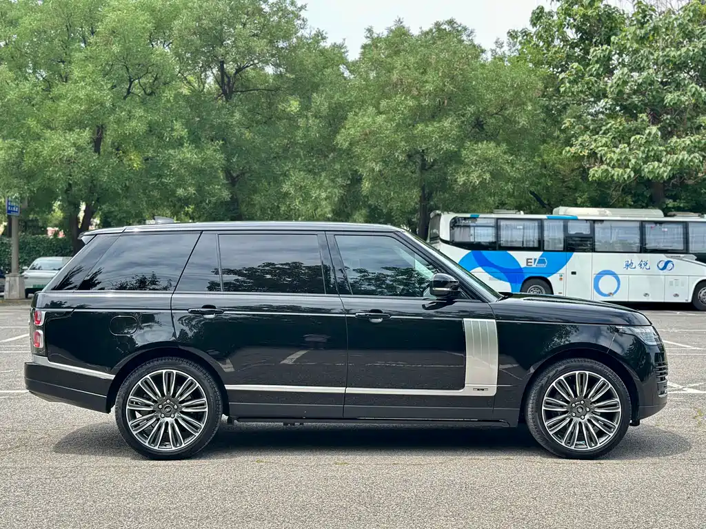 Land Rover Range Rover 2022 3.0 L6 400PS