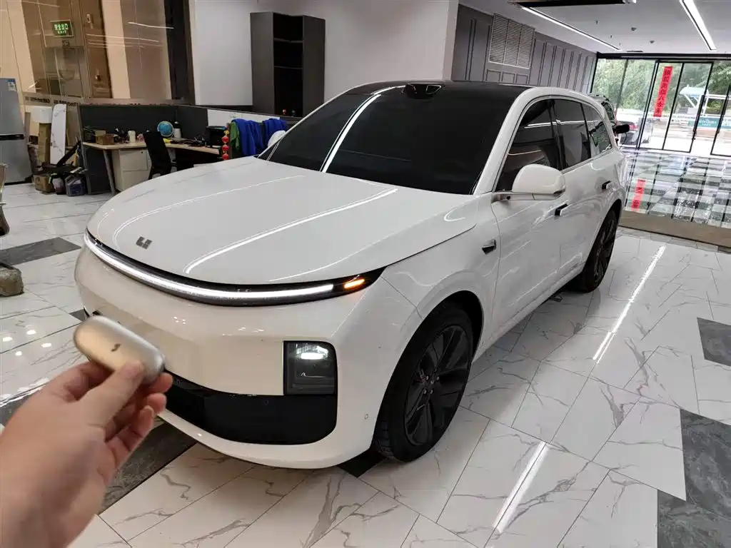 Li Auto Li L6 2025