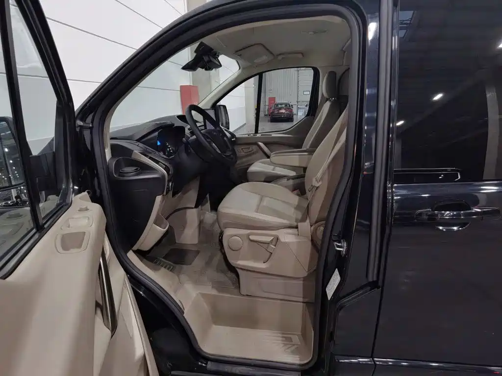 Ford Tourneo — миниатюра 10