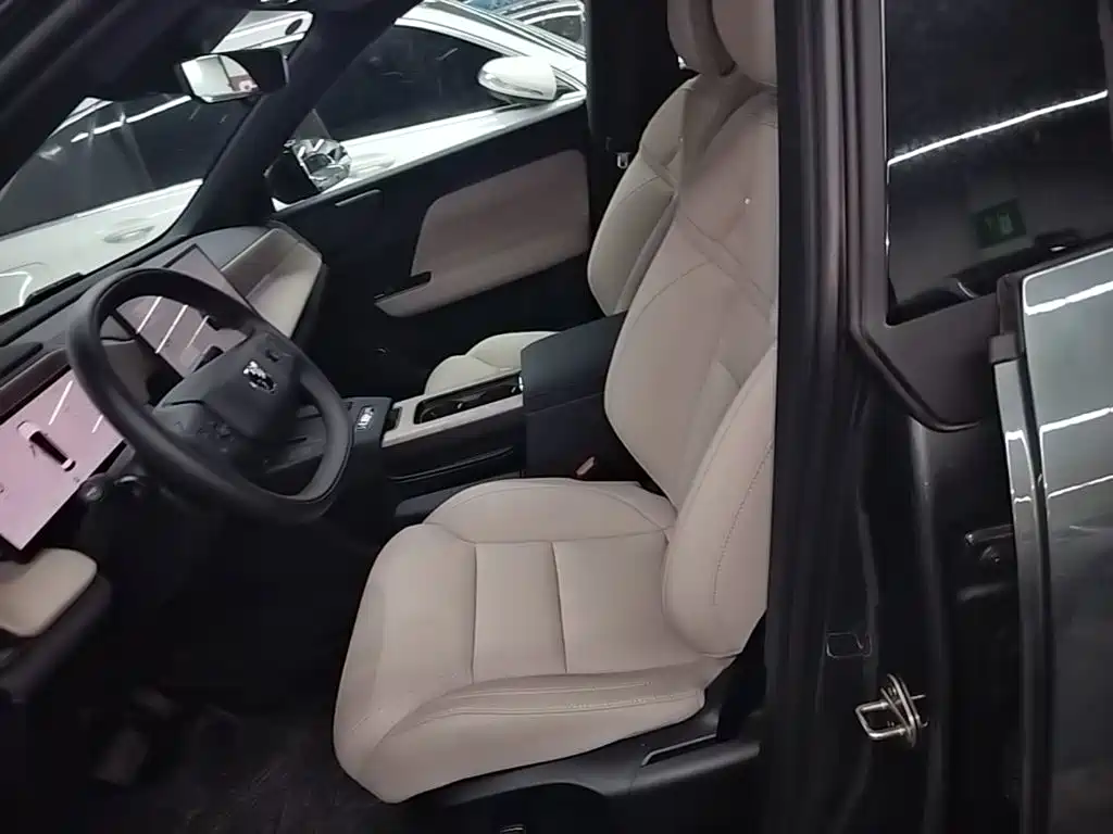 Volvo XC70 PHEV — миниатюра 15