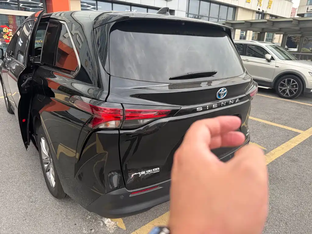 Toyota Sienna — миниатюра 6