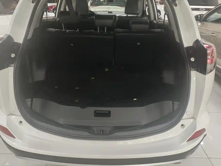 Toyota RAV4 — миниатюра 4