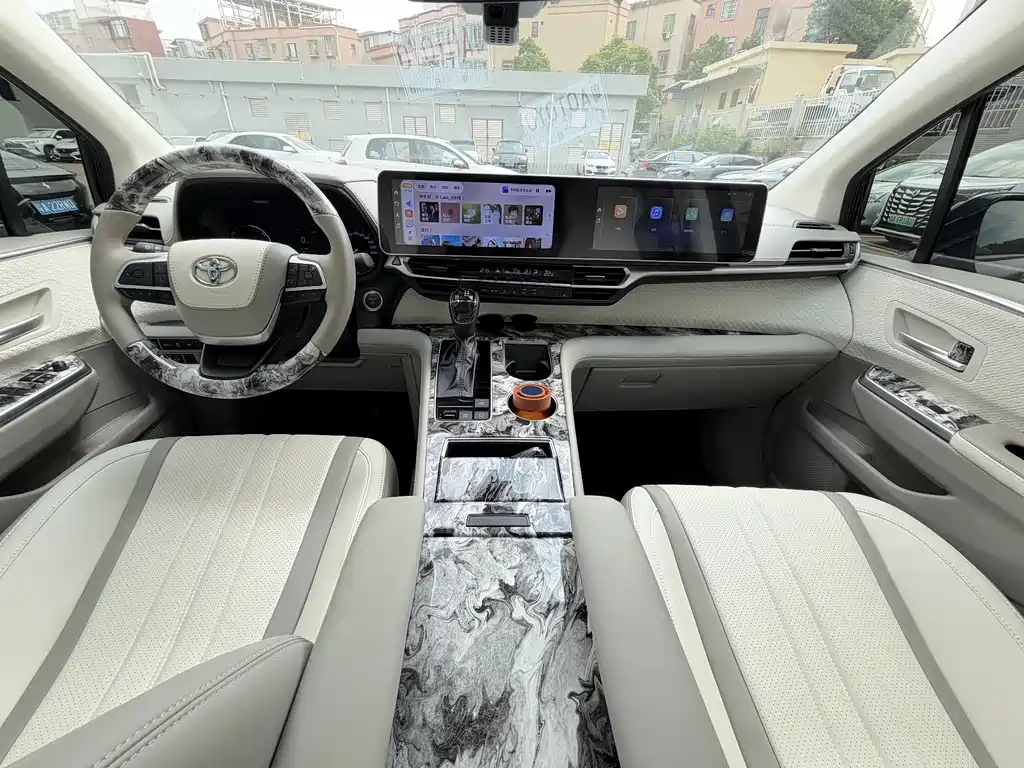 Toyota Sienna — миниатюра 7