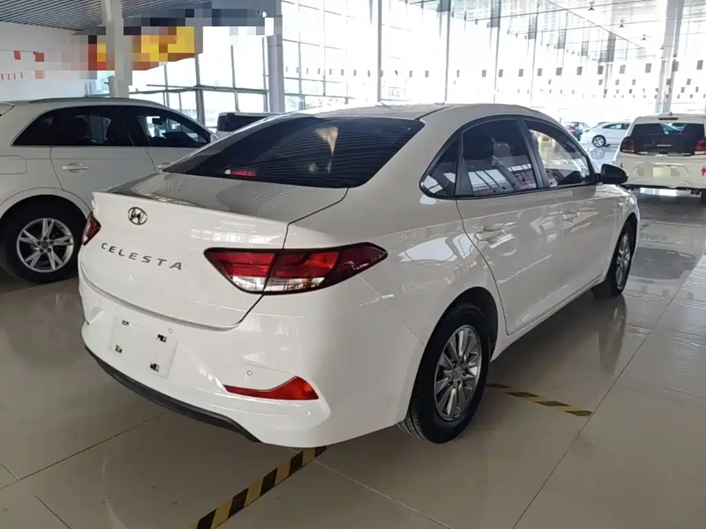 Hyundai Elantra — миниатюра 7