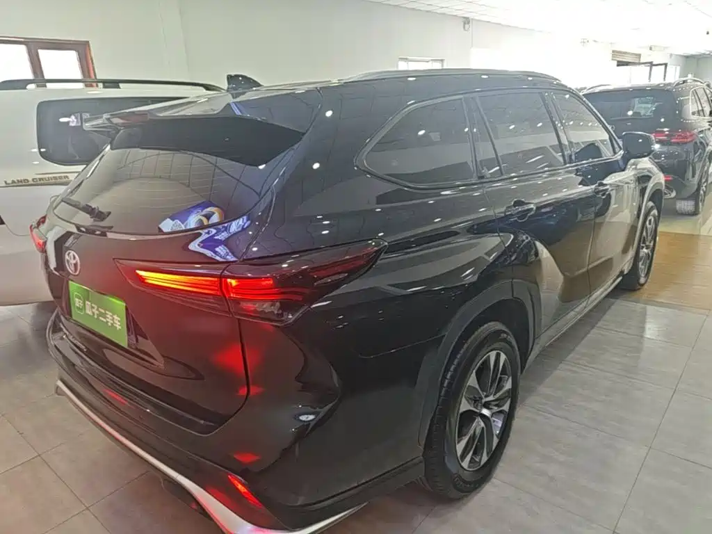 Toyota Crown Kluger — миниатюра 7