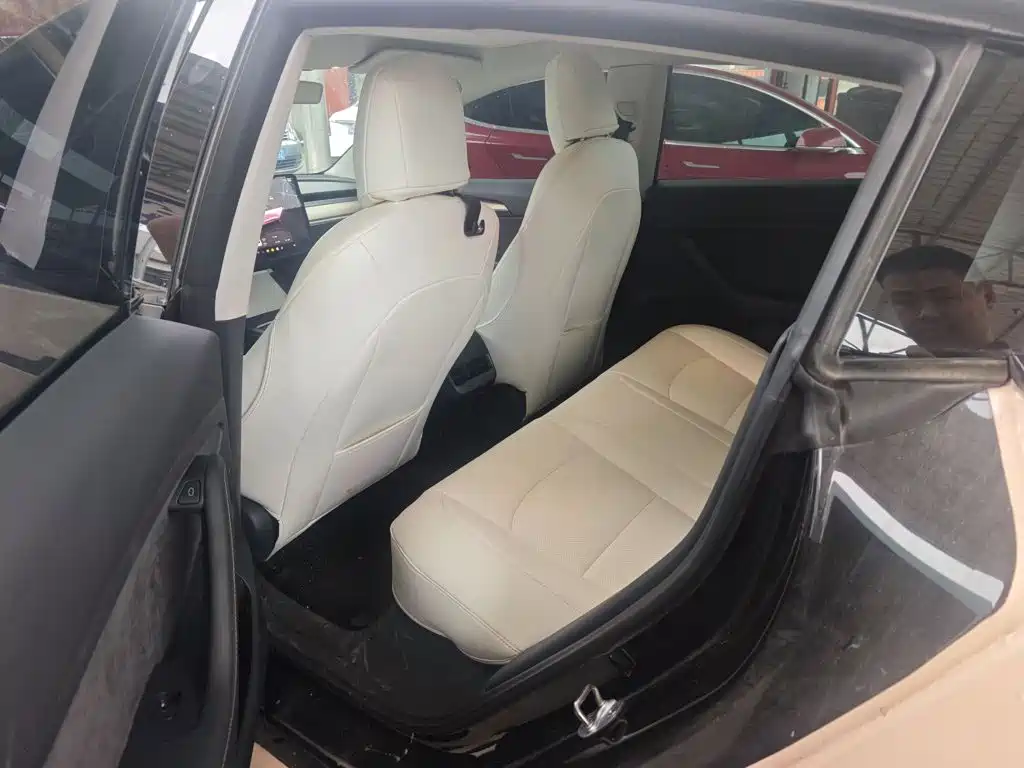 Tesla Model 3 — миниатюра 15