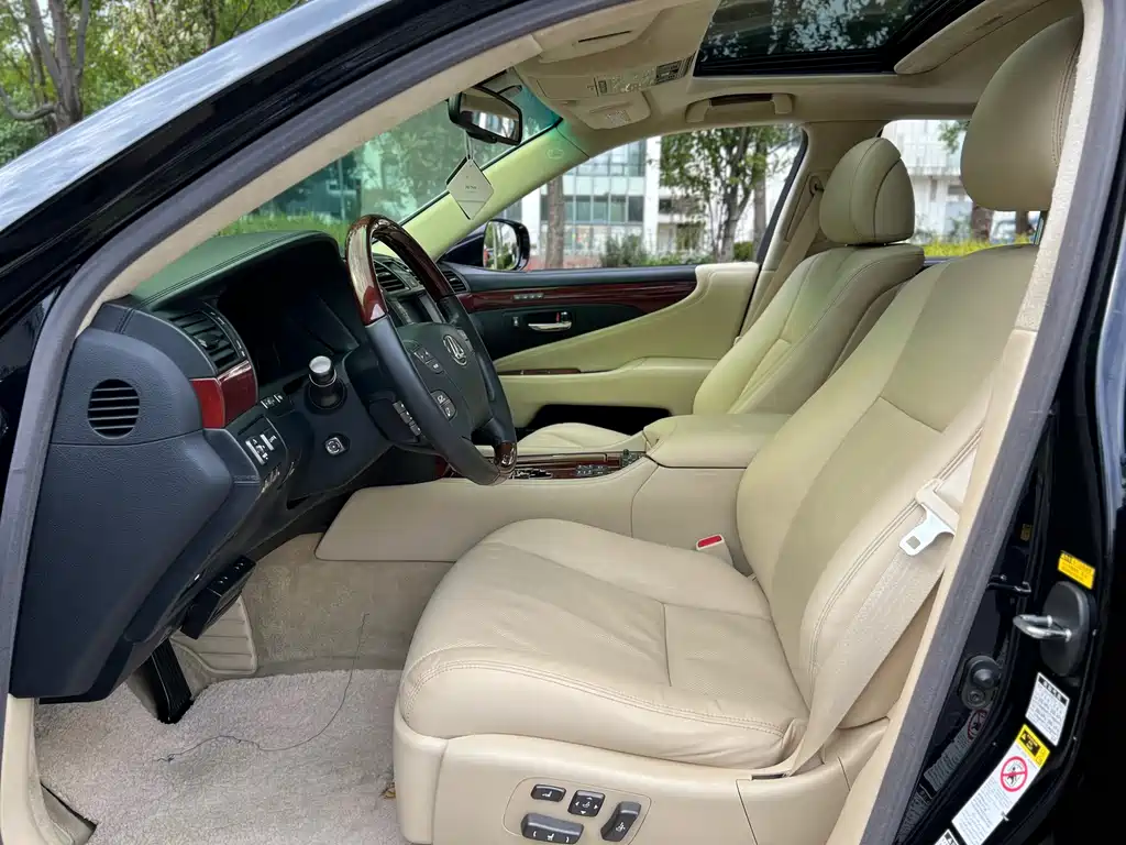 Lexus LS — миниатюра 10