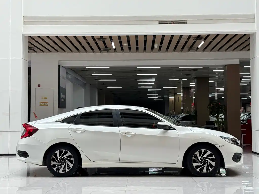 Honda Civic — миниатюра 4
