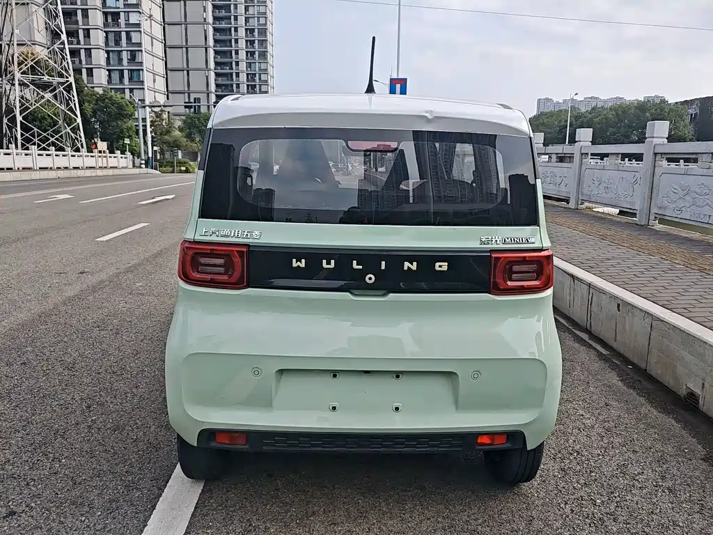 Wuling MINIEV — миниатюра 6