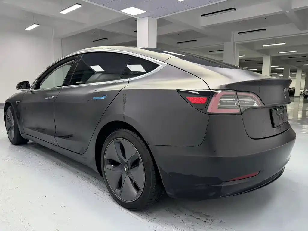 Tesla Model 3 — миниатюра 6