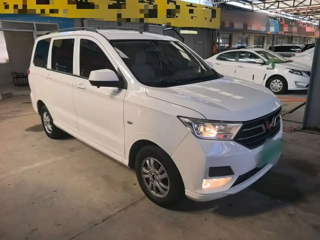 Wuling Hongguang — миниатюра 4