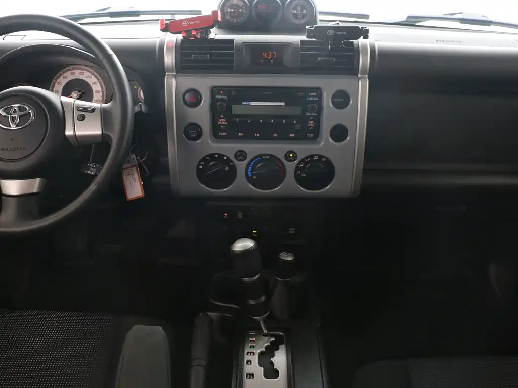 Toyota FJ Cruiser — миниатюра 8