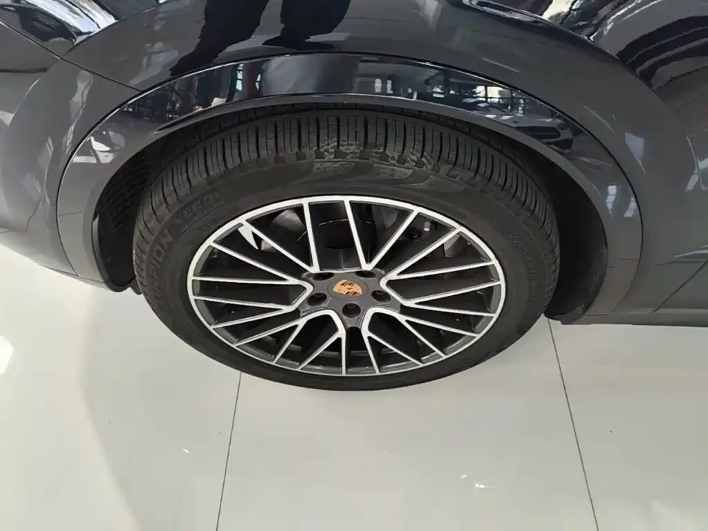 Porsche Cayenne — миниатюра 23