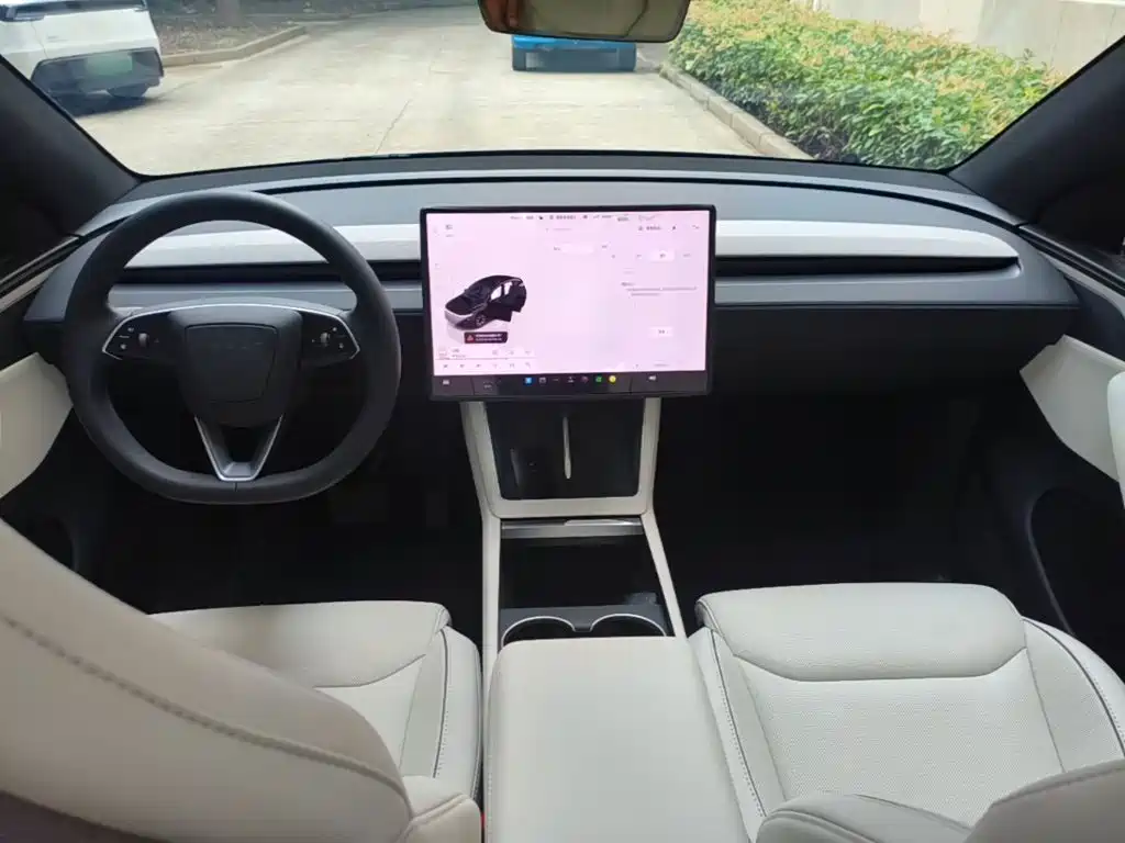 Tesla Model Y L — миниатюра 10