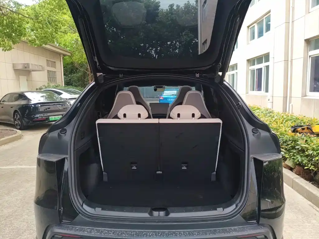 Tesla Model Y L — миниатюра 19