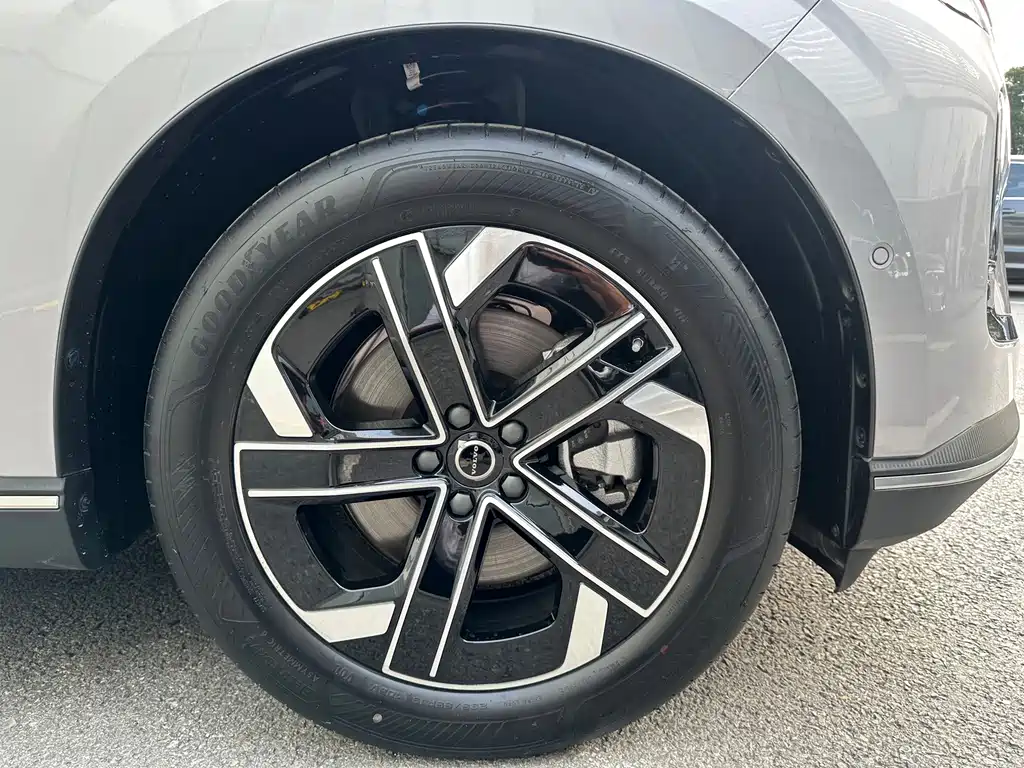 Volvo XC70 PHEV — миниатюра 21