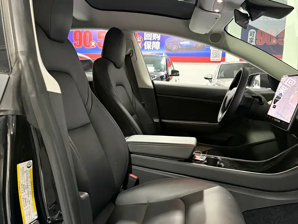 Tesla Model 3 — миниатюра 10