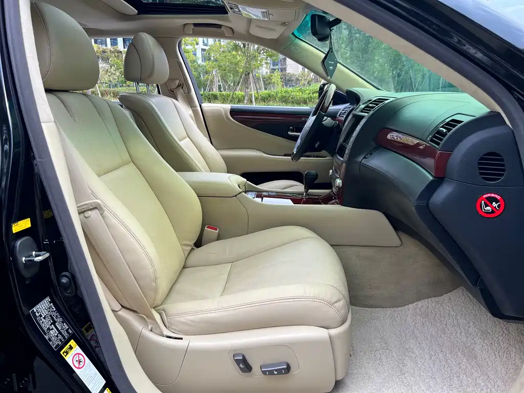 Lexus LS — миниатюра 12