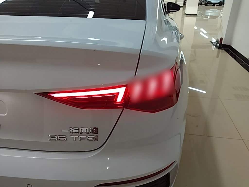 Audi Q2L 1.4 л 2023 г. Белый, пробег 44800 км