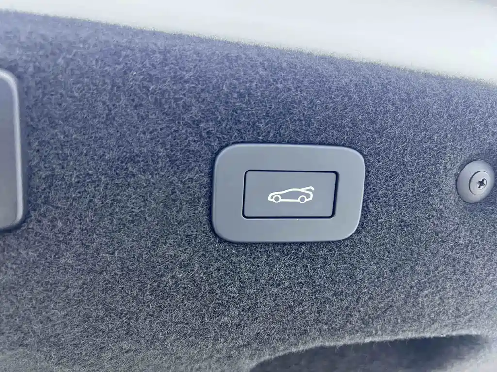 Jaguar XFL — миниатюра 11