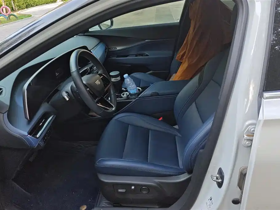 Cadillac GT4 2023 25T Luxury