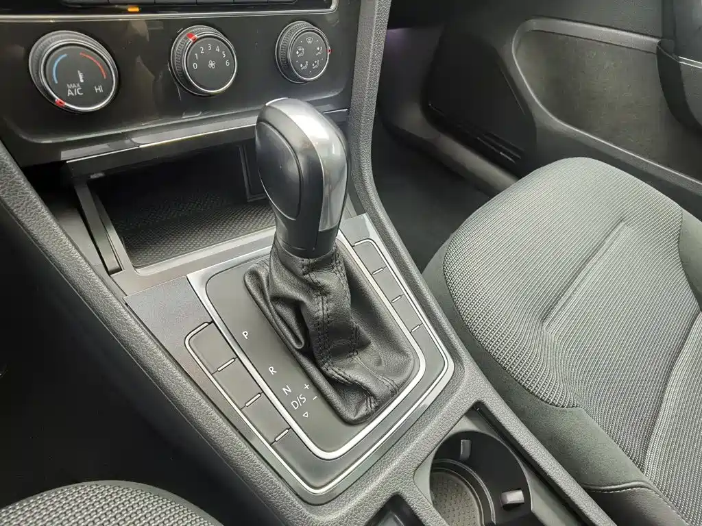 Volkswagen Golf — миниатюра 13