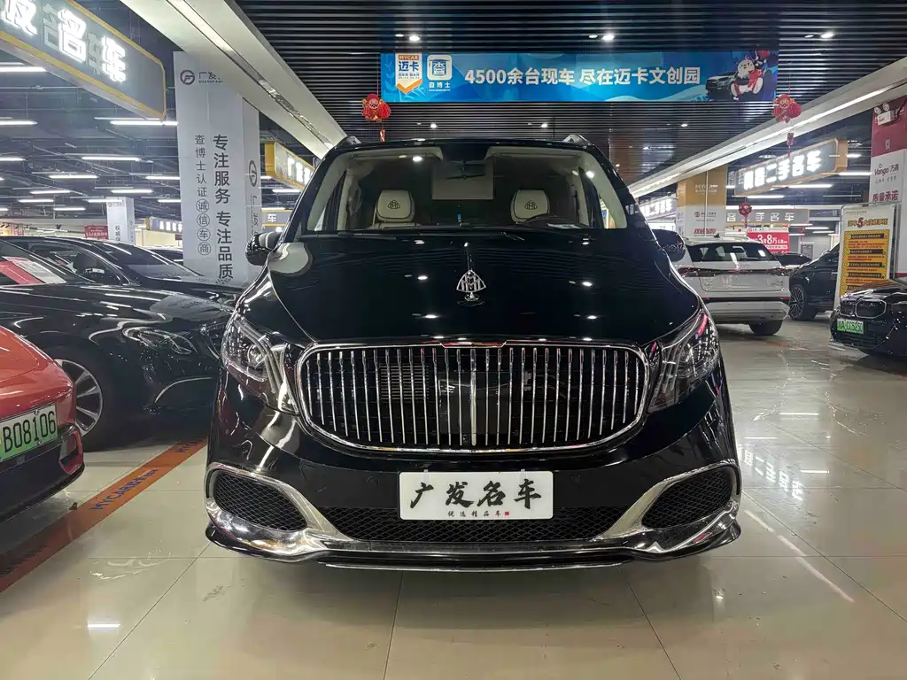 Mercedes-Benz Vito 2023 2.0T Elite 7 мест