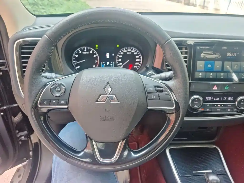 Mitsubishi Outlander — миниатюра 11