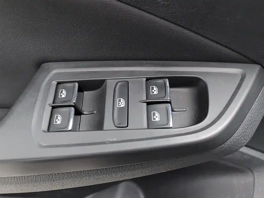 Volkswagen Bora 2018 1.5L MT Comfort