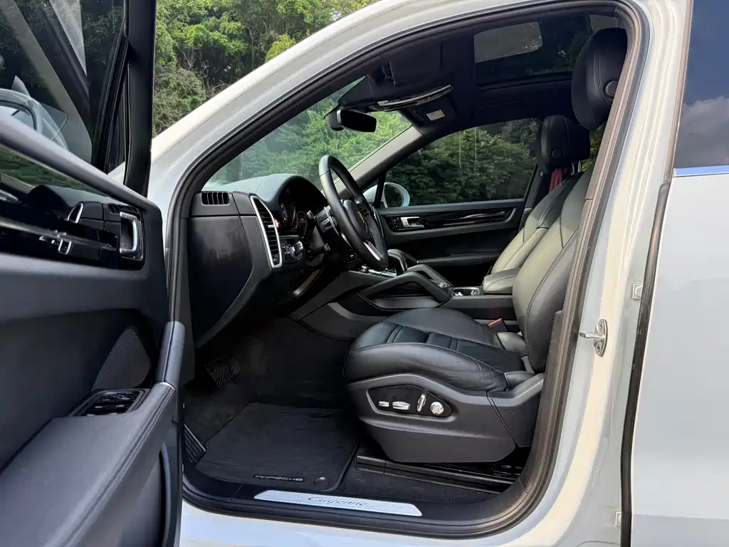 Porsche Cayenne — миниатюра 4