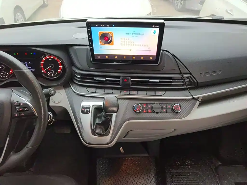 MAXUS V90 — миниатюра 13