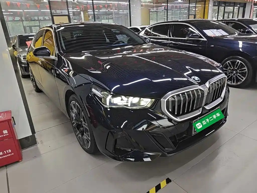 BMW 5 Series — миниатюра 4