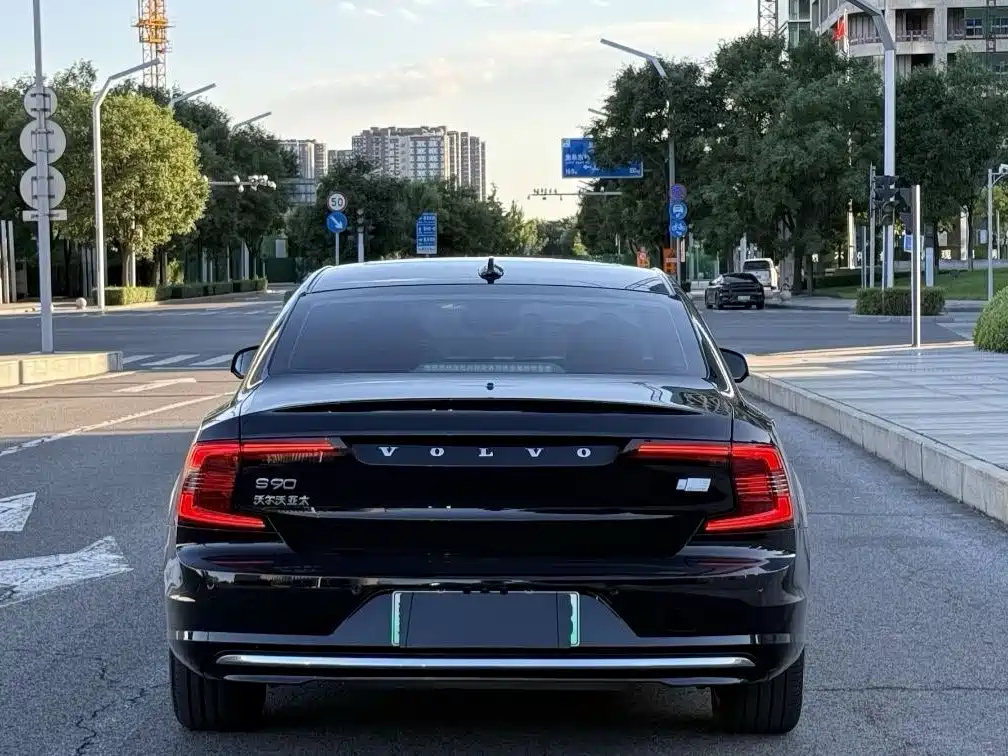 Volvo S90 PHEV — миниатюра 7