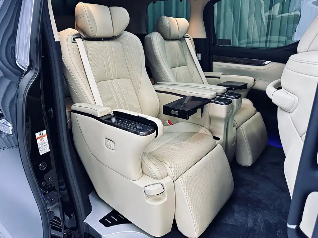 Toyota Alphard — миниатюра 13