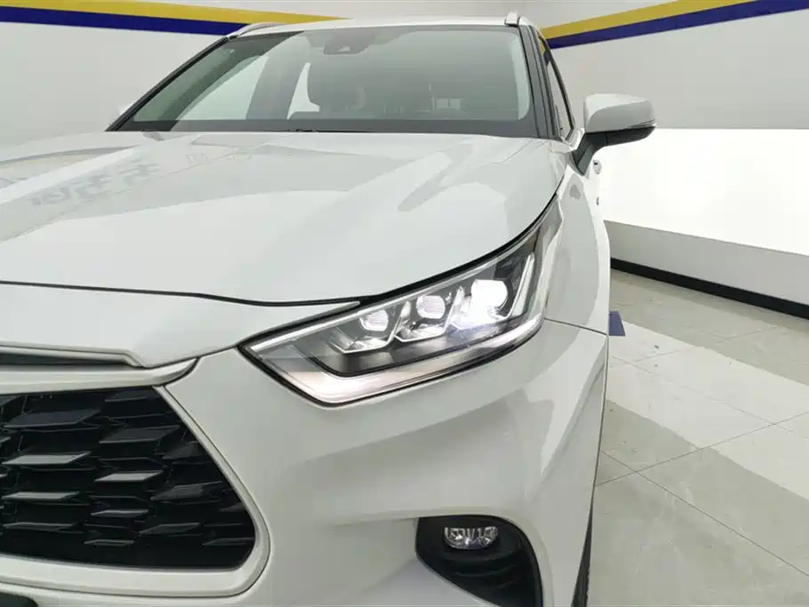Toyota Highlander 2024 2.5L Luxury 7 мест