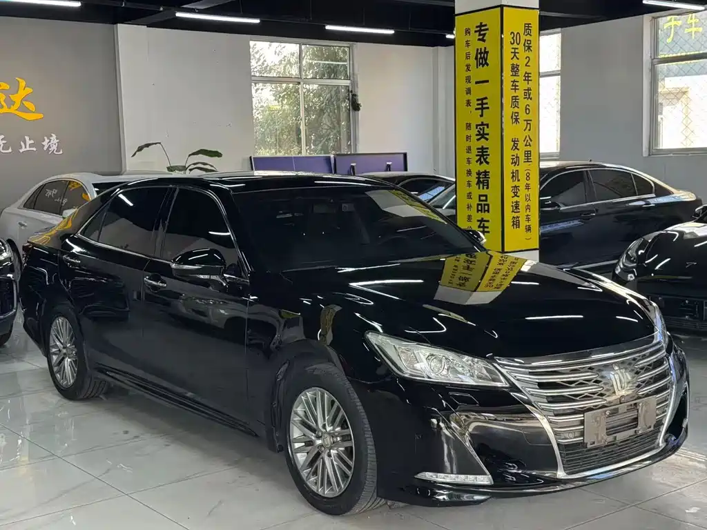 Toyota Crown — миниатюра 3