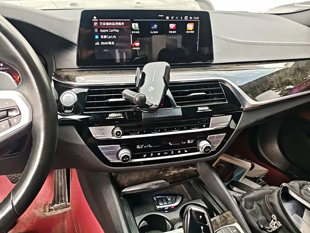 BMW 5 Series — миниатюра 13