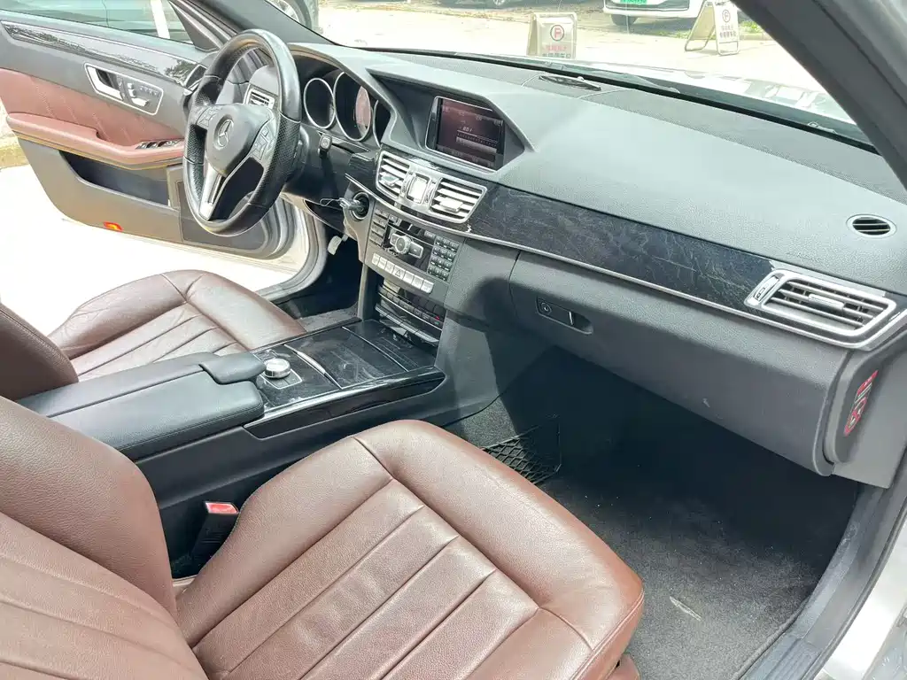 Mercedes-Benz E-Class — миниатюра 7