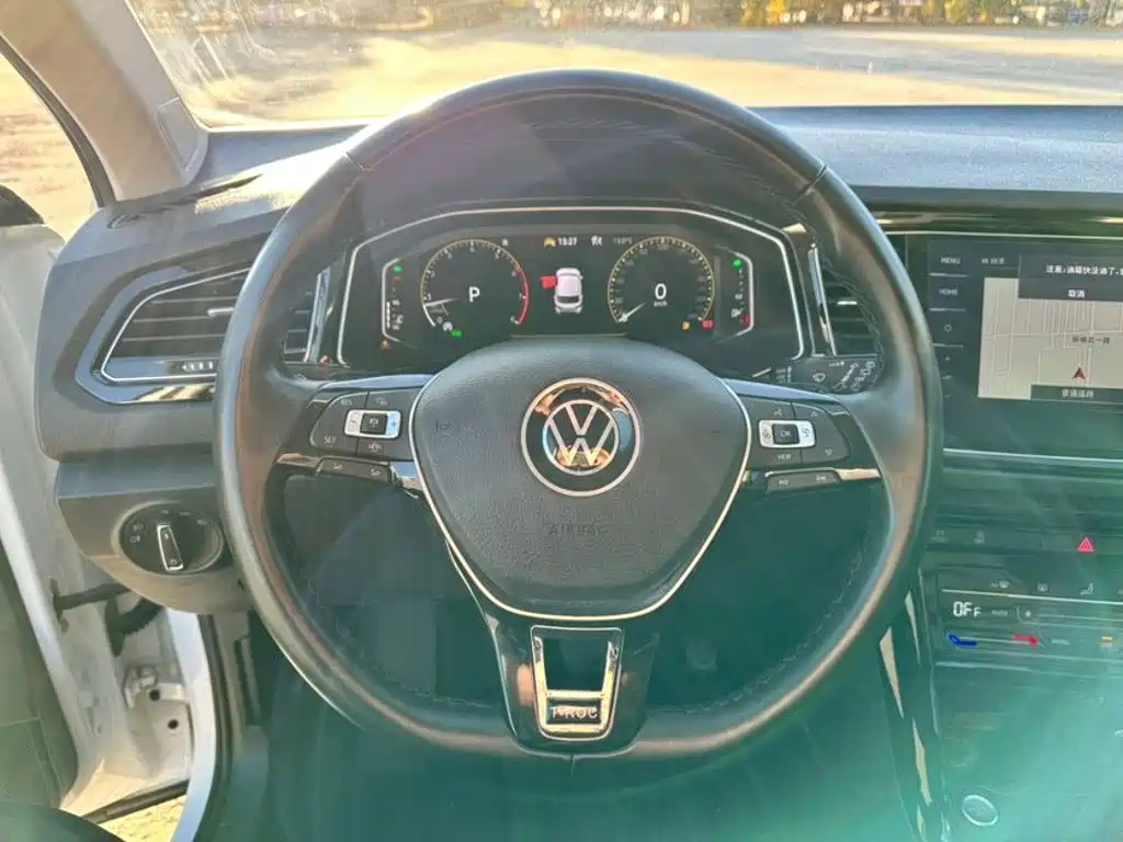 Volkswagen T-Roc — миниатюра 12