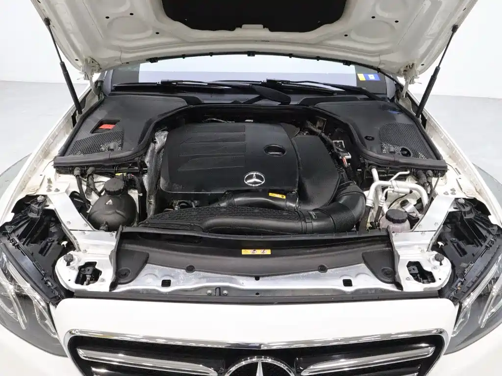 Mercedes-Benz E-Class — миниатюра 9