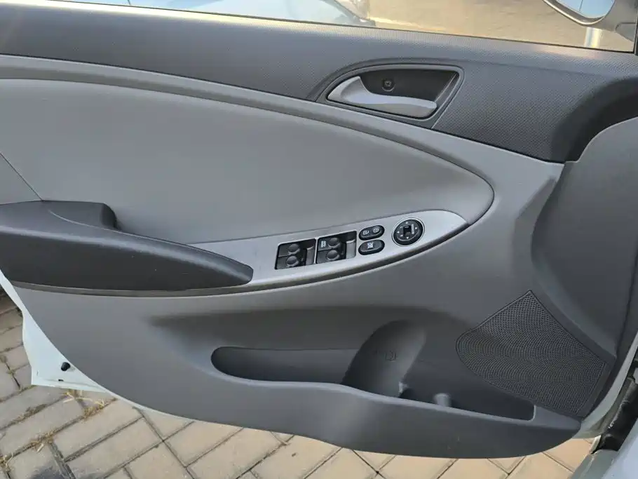 Hyundai Verna — миниатюра 7