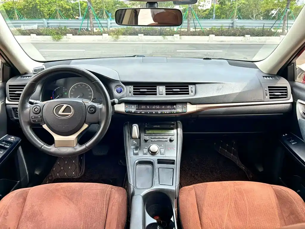 Lexus CT — миниатюра 6