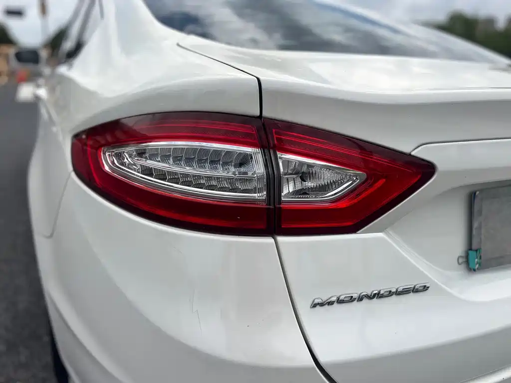 Ford Mondeo — миниатюра 10