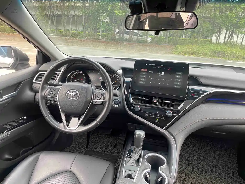 Toyota Camry — миниатюра 11