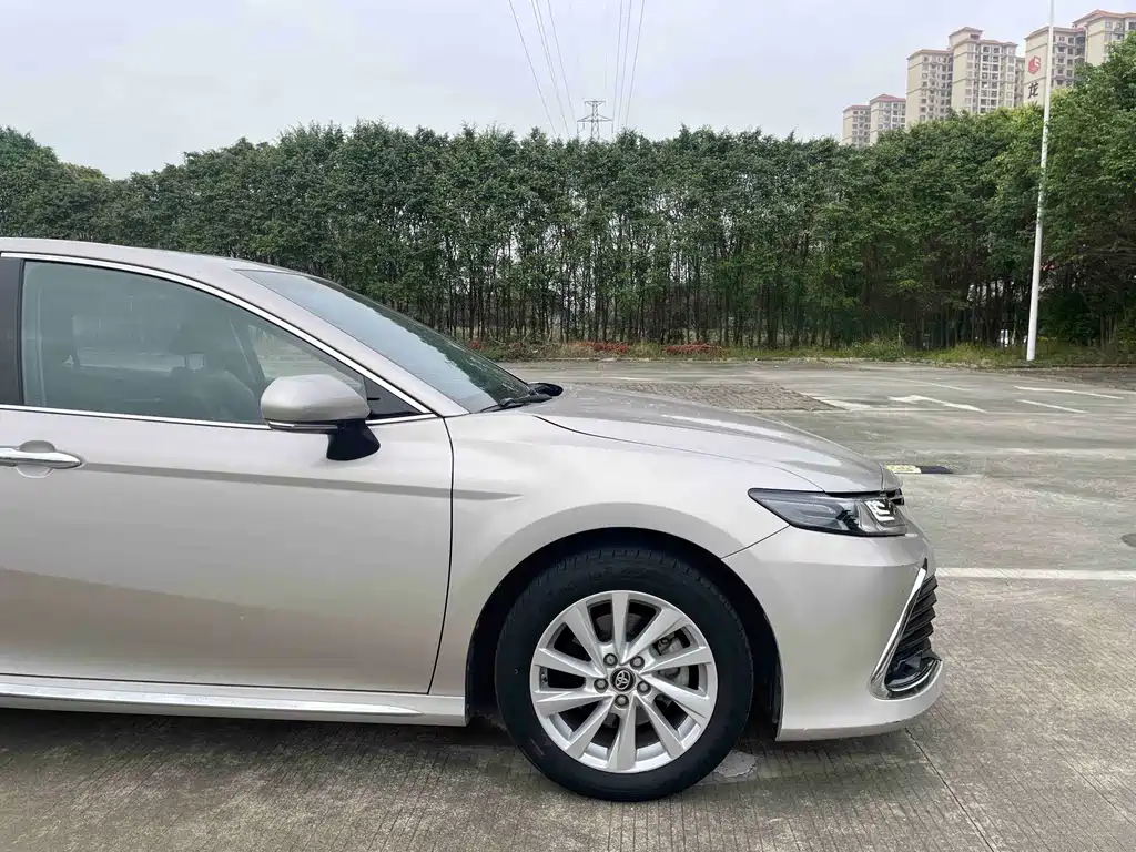 Toyota Camry — миниатюра 5
