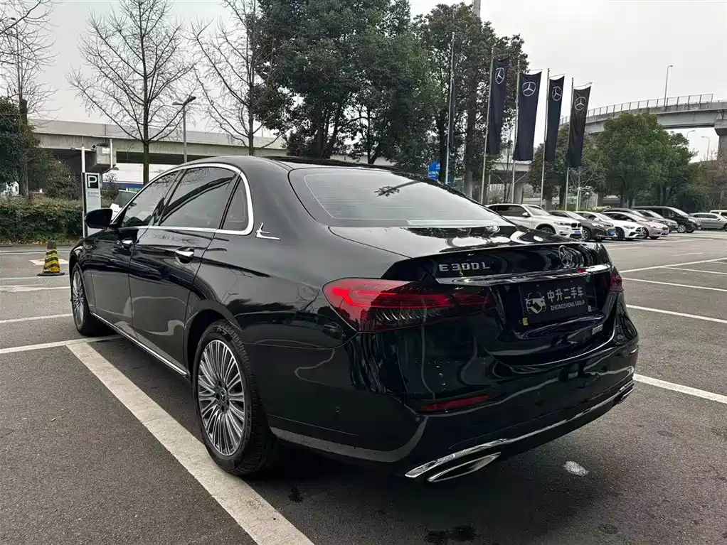 MERCEDES-BENZ E CLASS