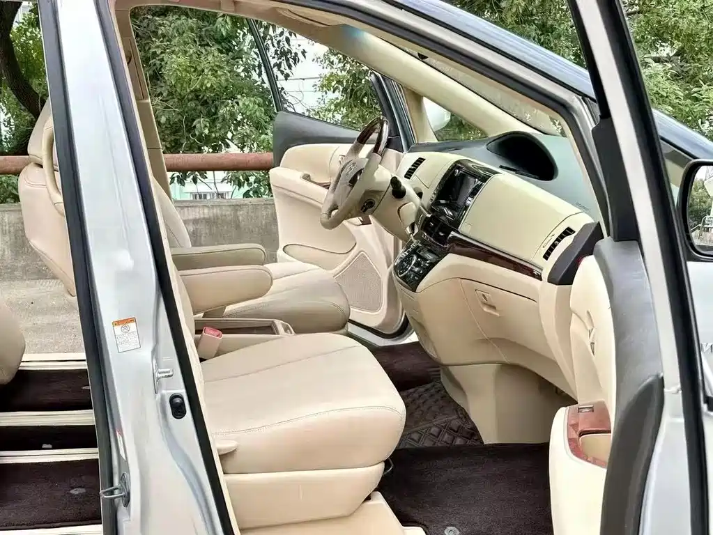 Toyota Previa — миниатюра 5