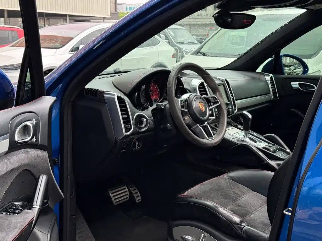 Porsche Cayenne — миниатюра 4